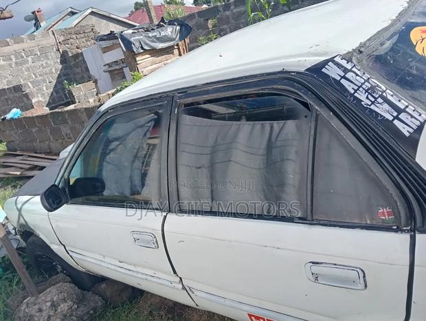 Toyota Corolla 1999 White