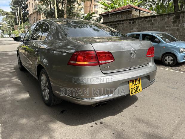 Volkswagen Passat 2013 Gray
