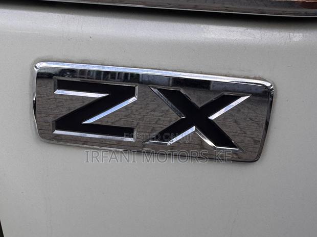 Toyota Land Cruiser 4.6 V8 ZX 2019 White