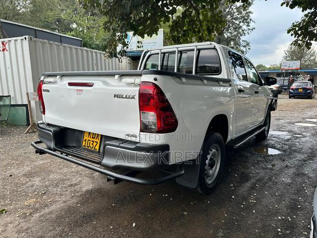 Toyota Hilux 2021 White
