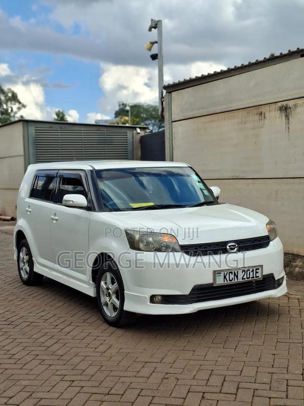 Toyota Corolla Rumion 2010 White