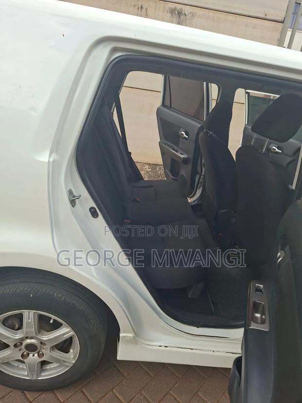 Toyota Corolla Rumion 2010 White