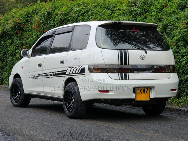 Toyota Gaia 2000 White