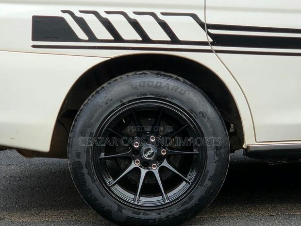 Toyota Gaia 2000 White