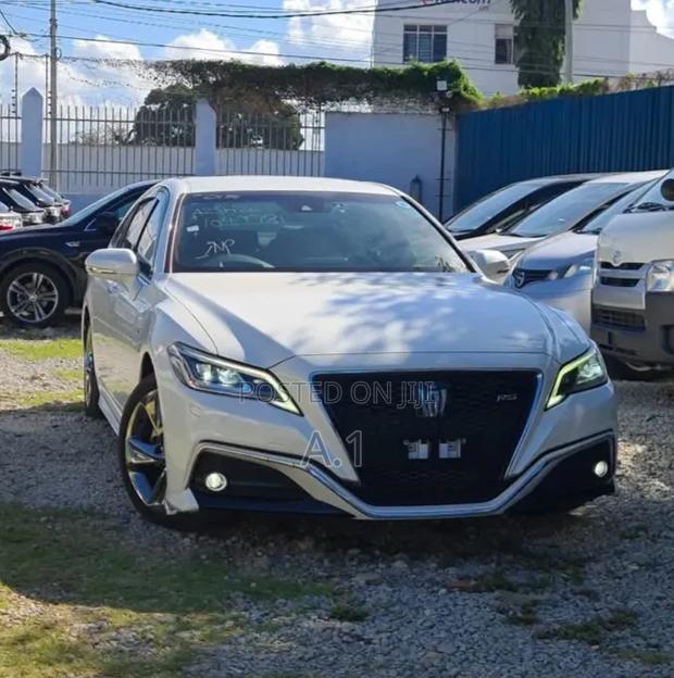 Toyota Crown 2019 Pearl