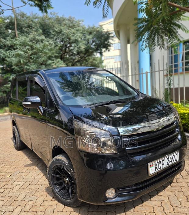 Toyota Noah 2009 Black