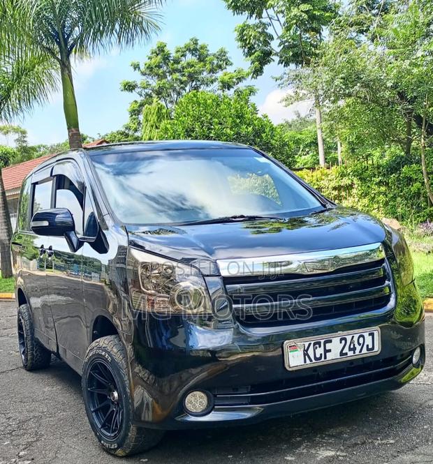 Toyota Noah 2009 Black