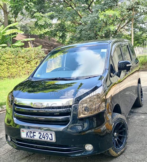 Toyota Noah 2009 Black