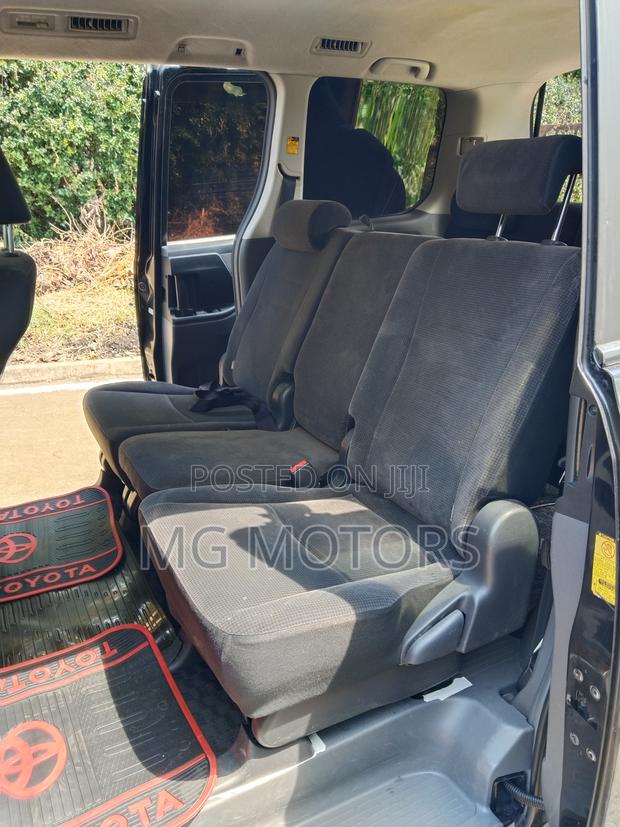 Toyota Noah 2009 Black
