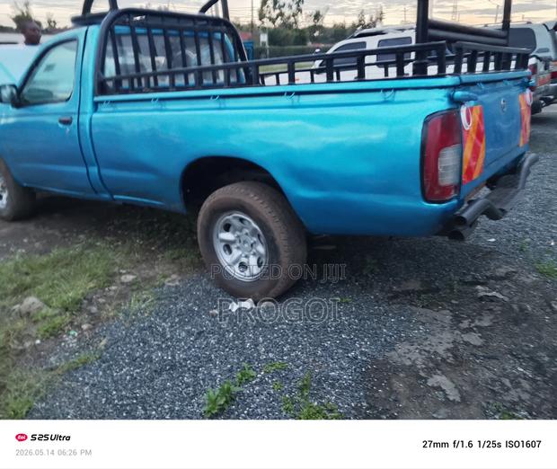 Nissan Hardbody 2007 Blue