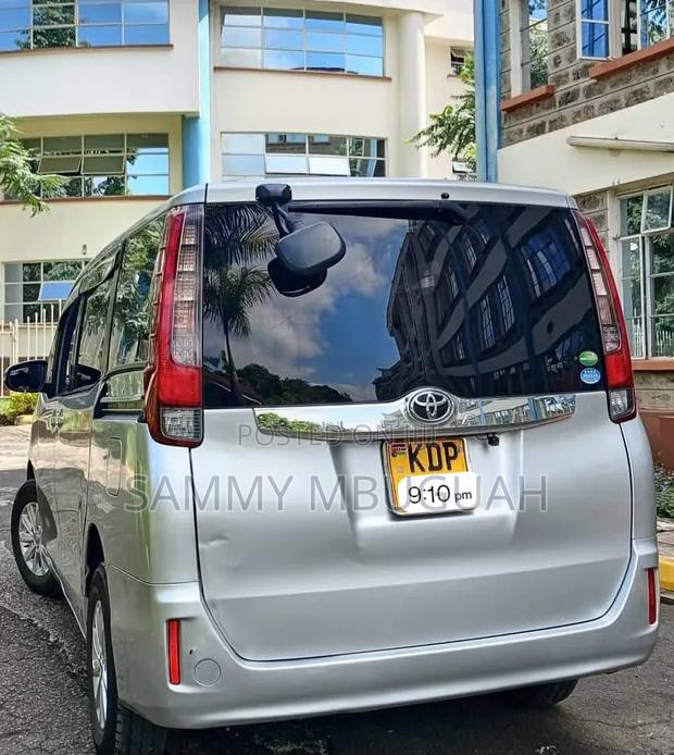 Toyota Noah 2016 Silver