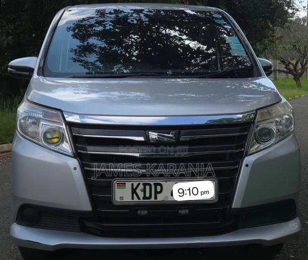Toyota Noah 2016 Silver
