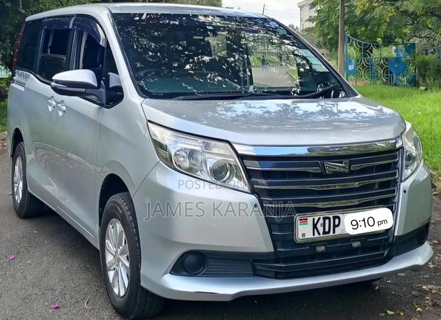 Toyota Noah 2016 Silver