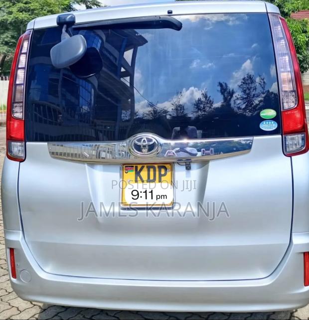 Toyota Noah 2016 Silver