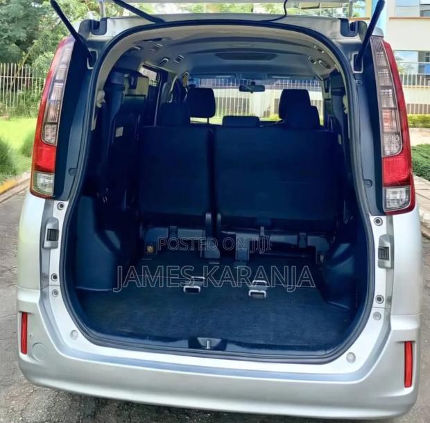 Toyota Noah 2016 Silver