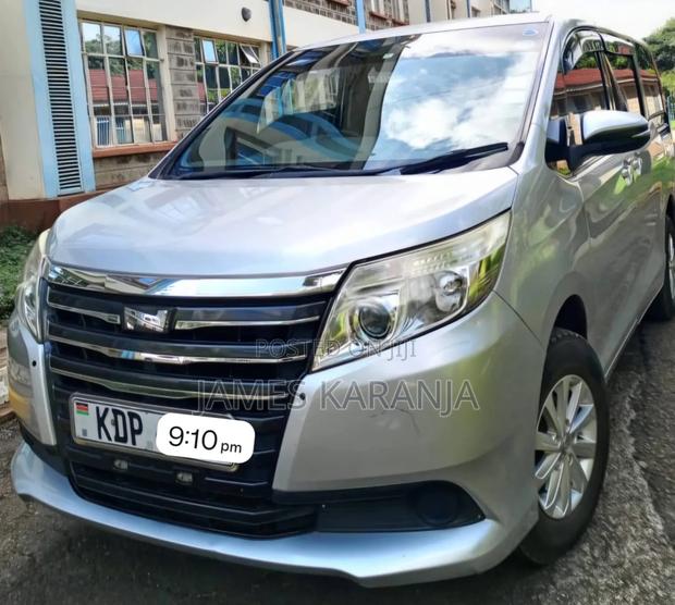 Toyota Noah 2016 Silver