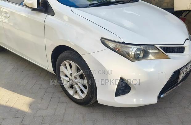 Toyota Auris 2015 Pearl
