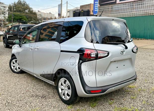 Toyota Sienta 1.5 FWD 2020 Silver