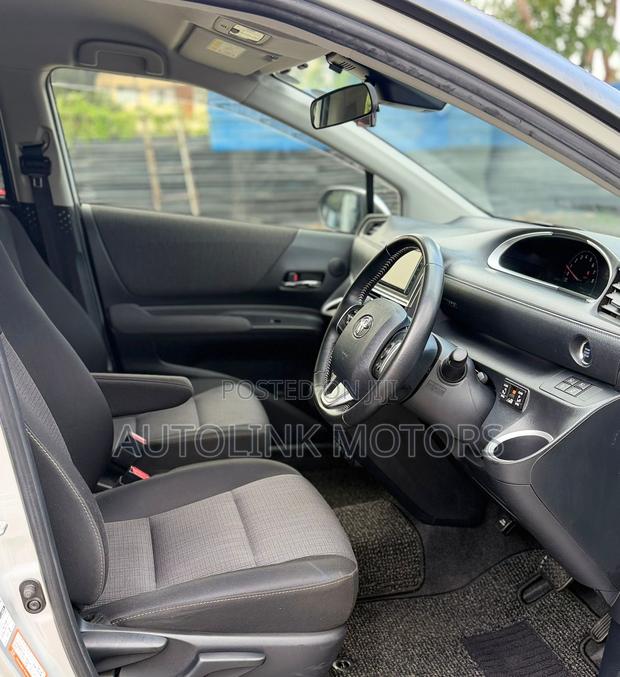 Toyota Sienta 1.5 FWD 2020 Silver