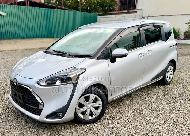 Toyota Sienta 1.5 FWD 2020 Silver