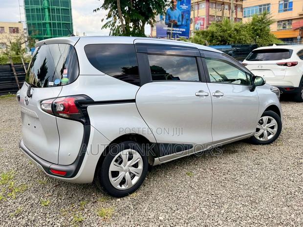 Toyota Sienta 1.5 FWD 2020 Silver