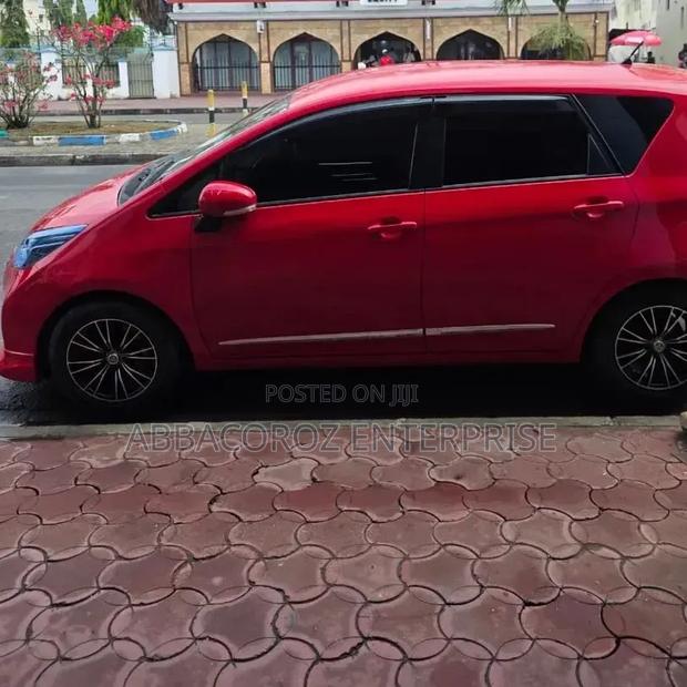 Toyota Ractis 1.5 AWD 2015 Red