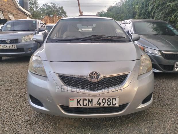 Toyota Belta 2010 Silver