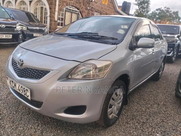 Toyota Belta 2010 Silver