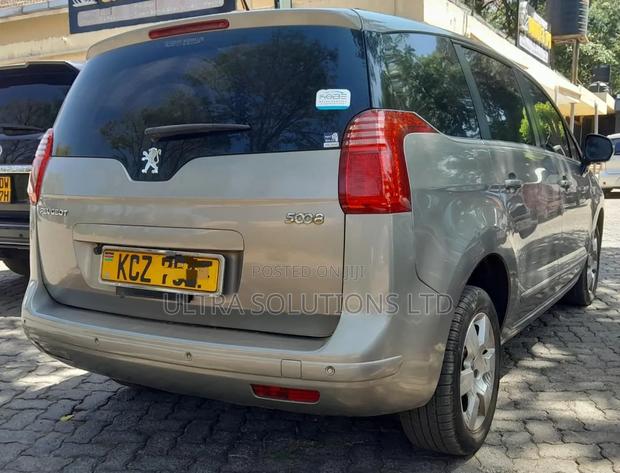 Peugeot 5008 2014 Green