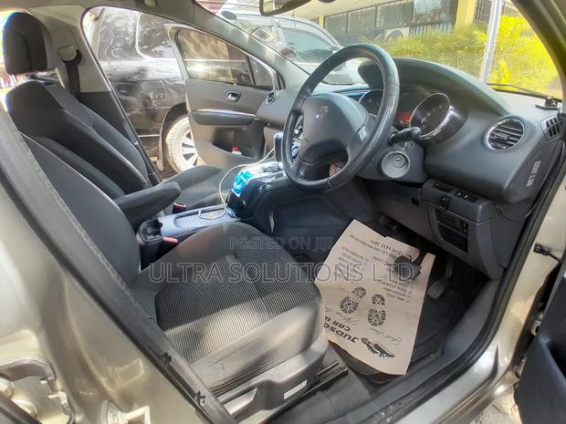 Peugeot 5008 2014 Green
