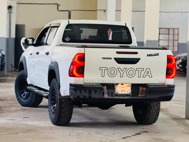 Toyota Hilux 2020 Pearl