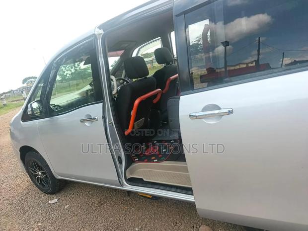 Nissan Serena 2016 Silver