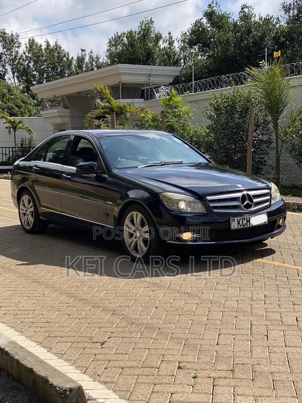 Mercedes-Benz C200 2011 Black