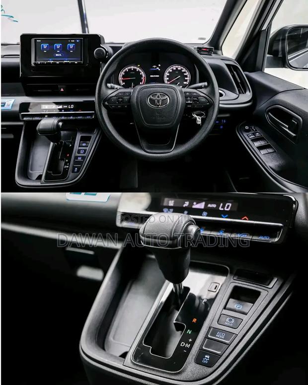 Toyota Noah 2022 Gray