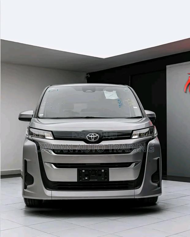 Toyota Noah 2022 Gray