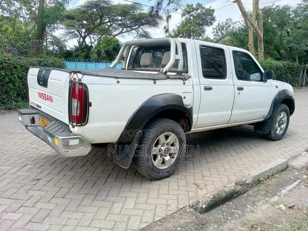 Nissan Hardbody 2012 White