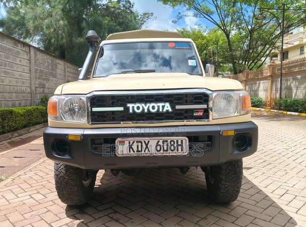 Toyota Land Cruiser 2008 Gold