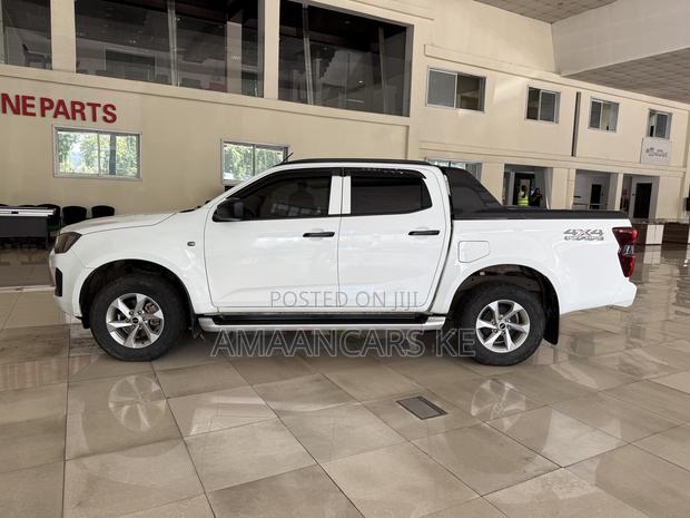 Isuzu D-MAX 2025 White