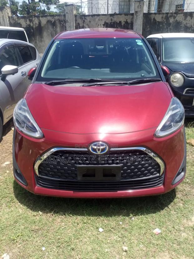 Toyota Sienta 2019 Red