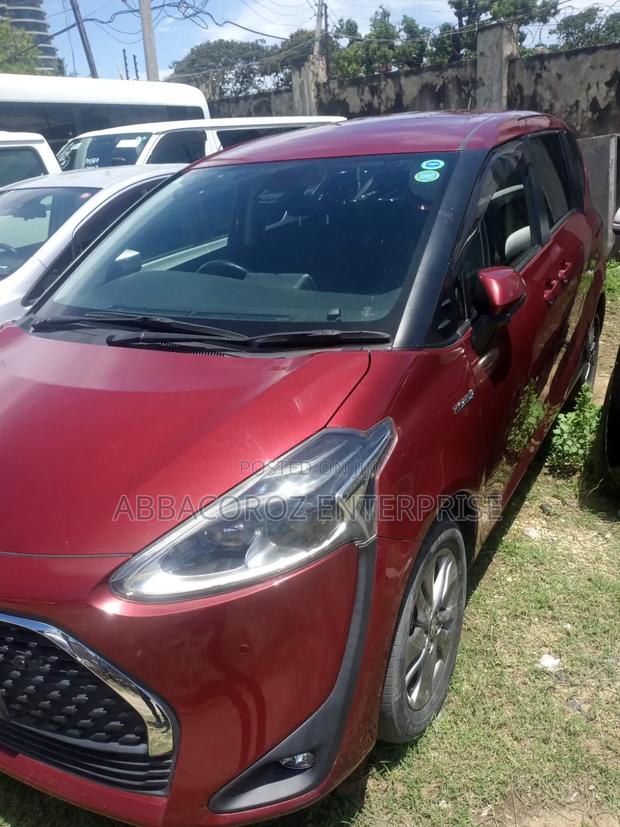 Toyota Sienta 2019 Red