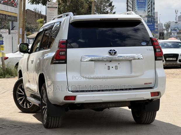 Toyota Land Cruiser Prado 2.7 2019 White