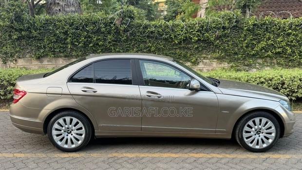 Mercedes-Benz C200 2007 Gold