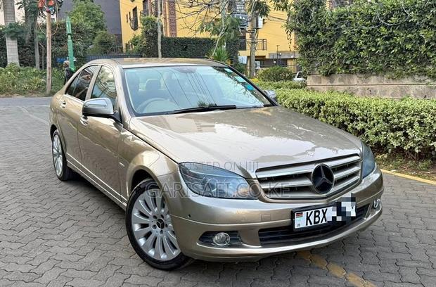 Mercedes-Benz C200 2007 Gold