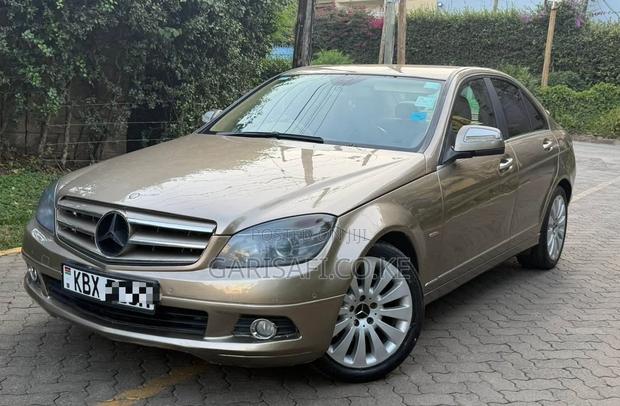 Mercedes-Benz C200 2007 Gold