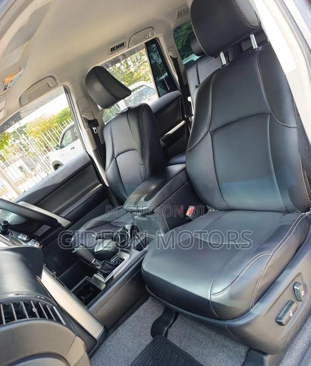 Toyota Land Cruiser Prado 2011 Gray