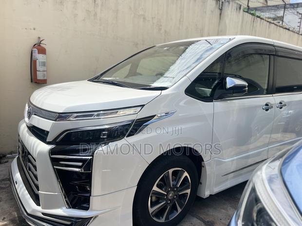 Toyota Voxy 2019 White