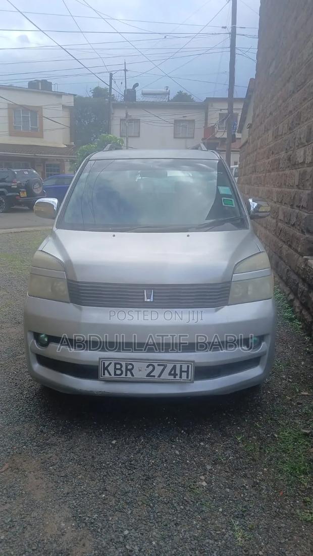 Toyota Noah 2005 Silver