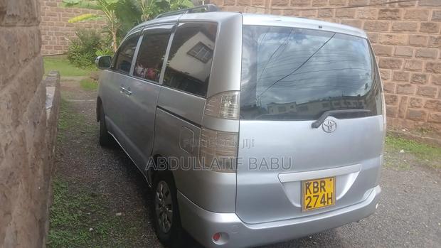 Toyota Noah 2005 Silver