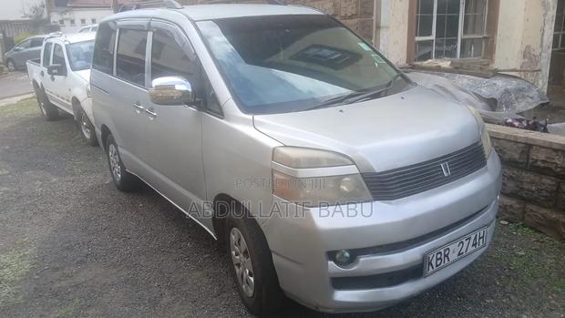 Toyota Noah 2005 Silver