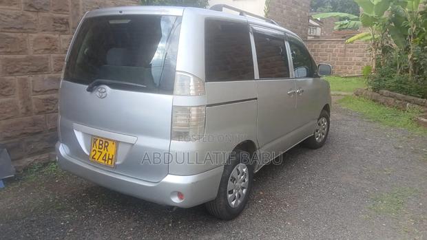 Toyota Noah 2005 Silver